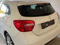Gebraucht Mercedes A180 Edition 109 PS (80 kW) 2014 Weiß Limousine