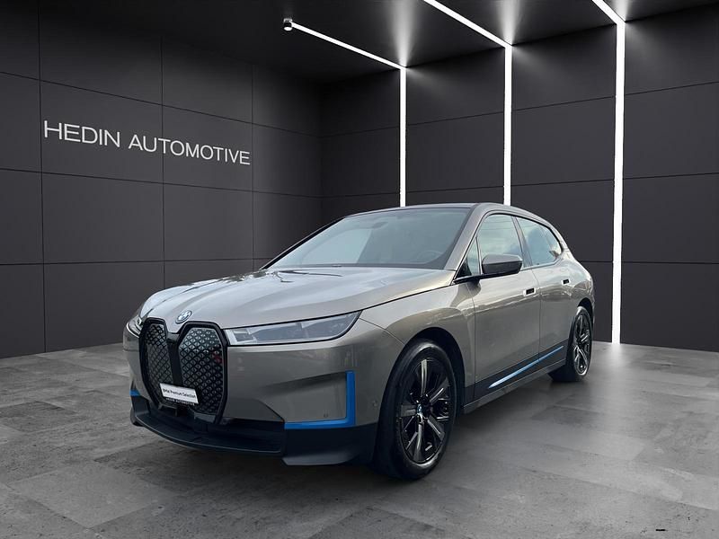 Grau Gebraucht 2022 BMW iX SUV | CHF 64’900 (Fairer Preis) - Bild 1/4