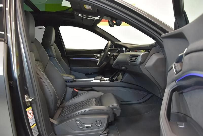 Gebraucht Audi e-tron 369 kW (503 PS) 2026 Gray SUV