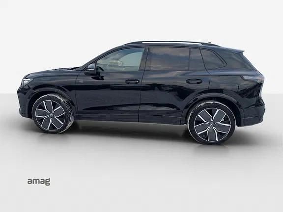 Neu VW Tiguan R-line 204 PS (150 kW) 2025 Grenadill black metallic SUV