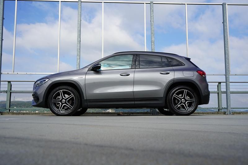 Gebraucht Mercedes GLA250 AMG line 217 PS (159 kW) 2021 SUV