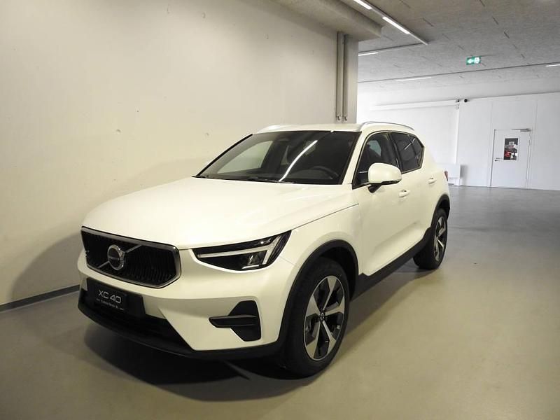 Weiss Neu 2025 Volvo XC40 Core SUV | CHF 45’450 - Bild 1/4
