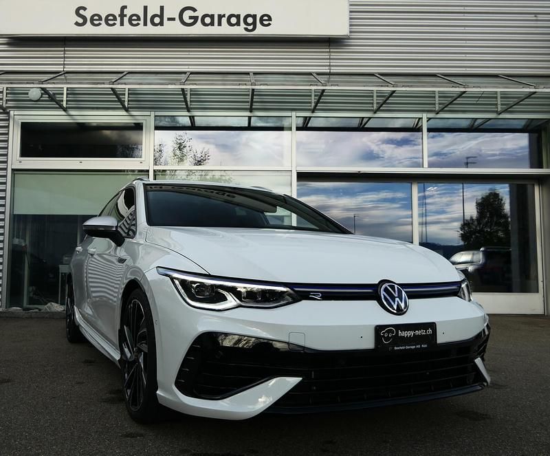Weiss Gebraucht 2023 VW Golf VIII R Kombi | CHF 41’750 (Fairer Preis) - Bild 1/4