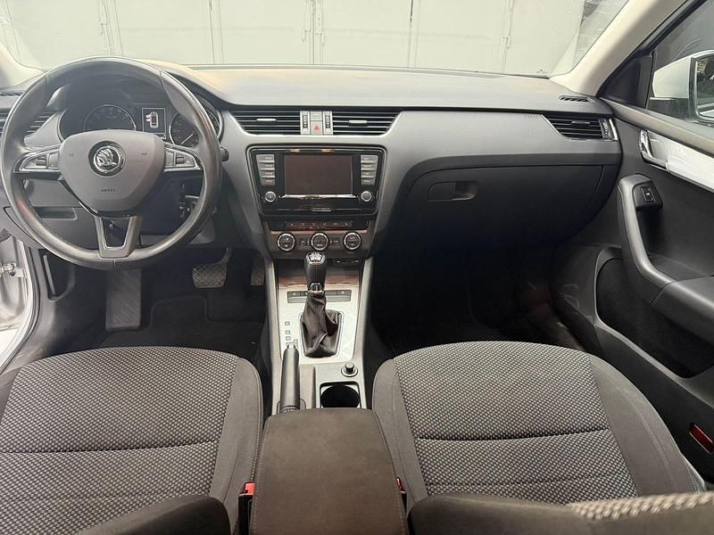 Gebraucht Skoda Octavia Ambition 184 PS (135 kW) 2016 Kleinwagen