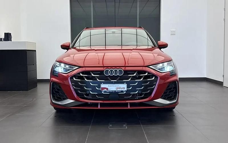 Gebraucht Audi S3 333 PS (244 kW) 2026 Rot Limousine