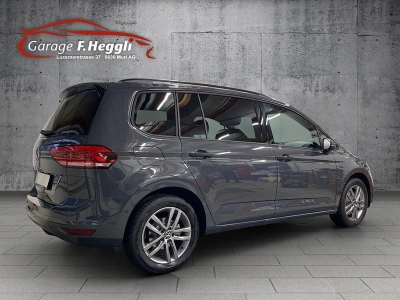 Neu VW Touran Highline 150 PS (110 kW) 2025 Grau Van / Kleinbus