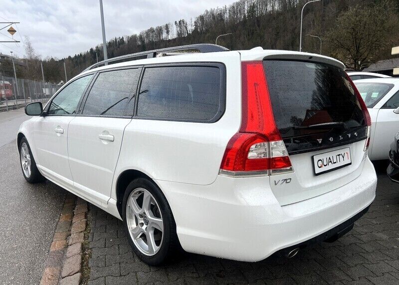 Gebraucht Volvo V70 Momentum 181 PS (133 kW) 2015 Kombi