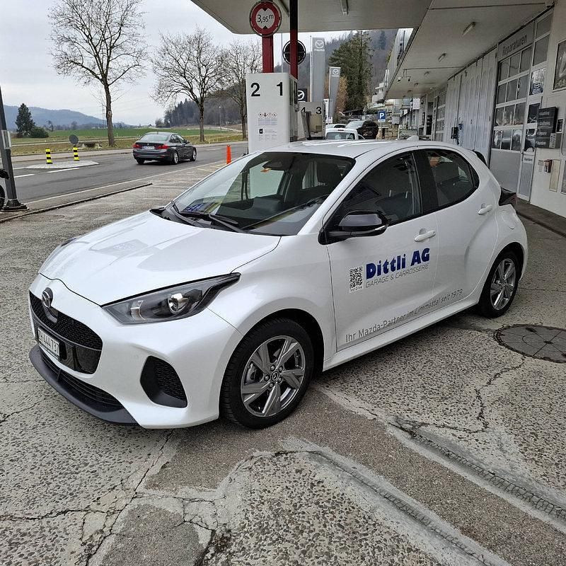 Gebraucht Mazda 2 Exclusive-Line 116 PS (85 kW) 2024 Weiss Limousine