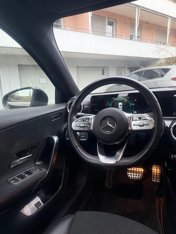 Gebraucht Mercedes A180 AMG line 136 PS (100 kW) 2021 Limousine