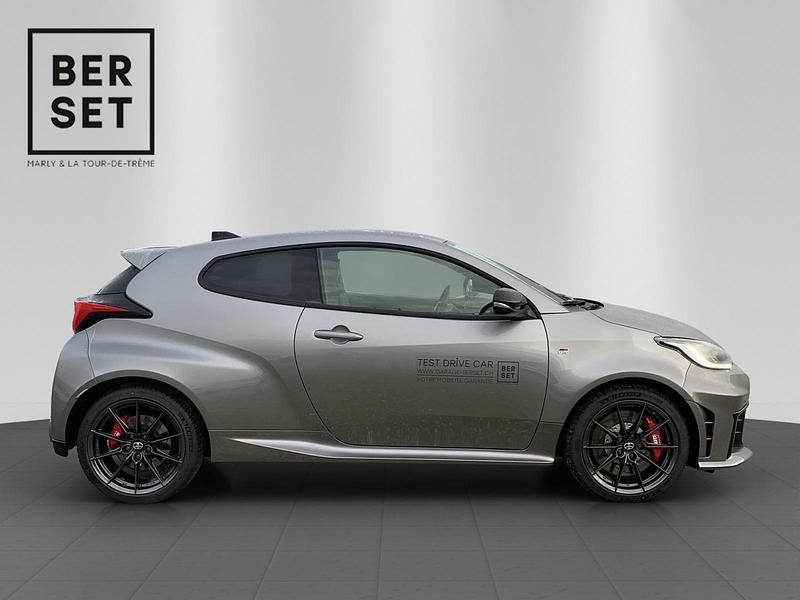 Neu Toyota Yaris Sport 280 PS (205 kW) 2025 Anthrazit Limousine