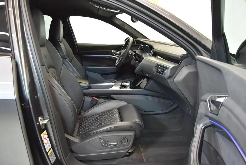 Gebraucht Audi e-tron Black Edition 300 kW (408 PS) 2026 Gray SUV