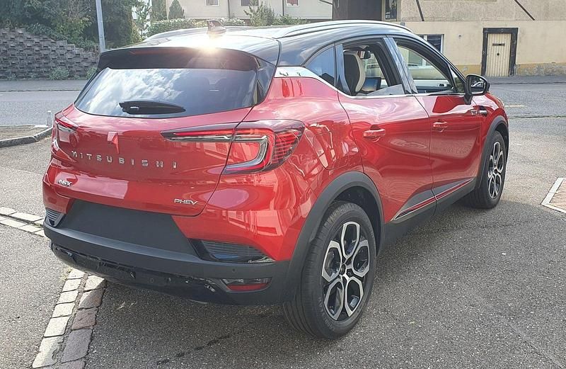 Gebraucht Mitsubishi ASX Intense 92 PS (67 kW) 2024 Rot SUV