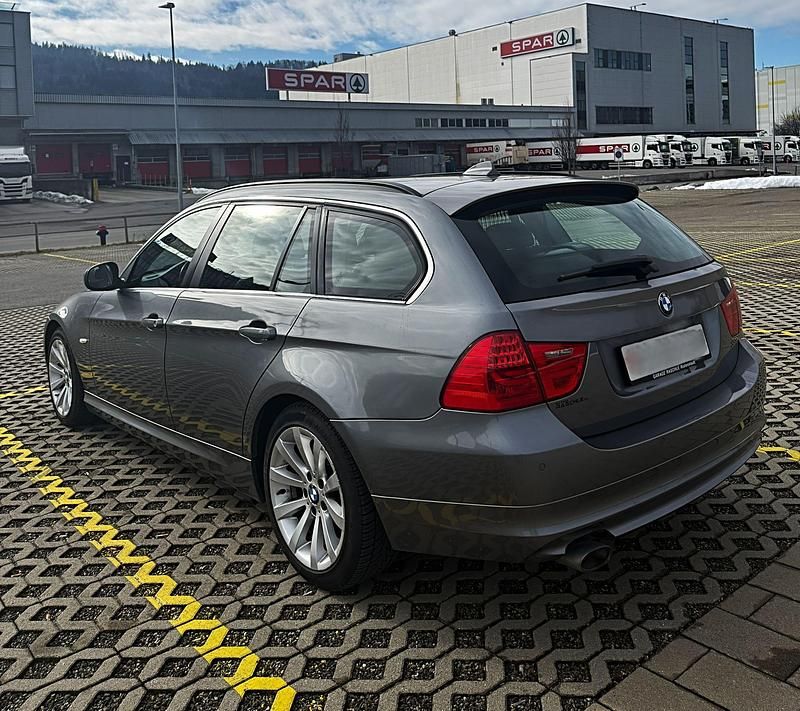Gebraucht BMW 320 184 PS (135 kW) 2011 Kombi