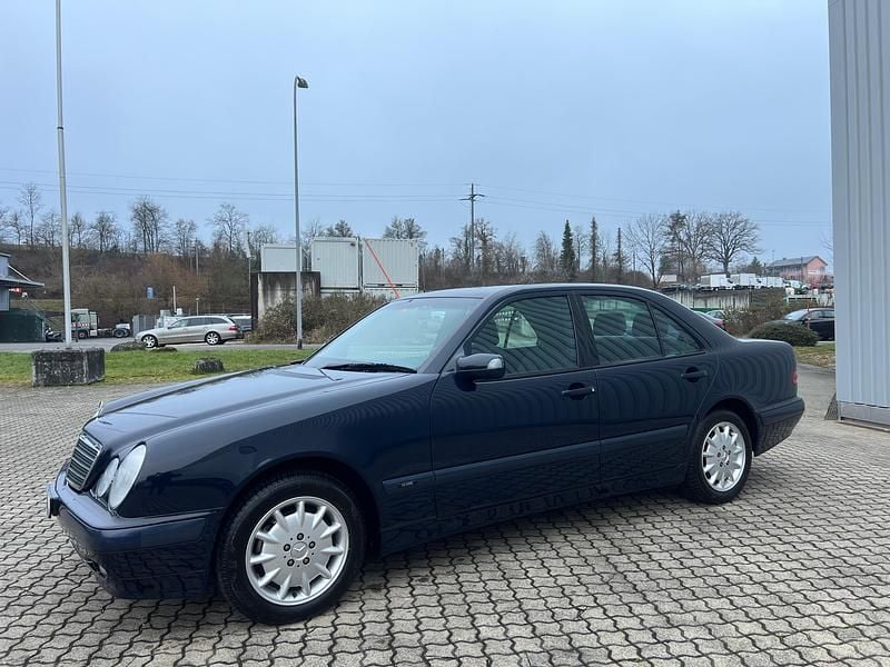 Gebraucht Mercedes E200 Classic 163 PS (119 kW) 2000