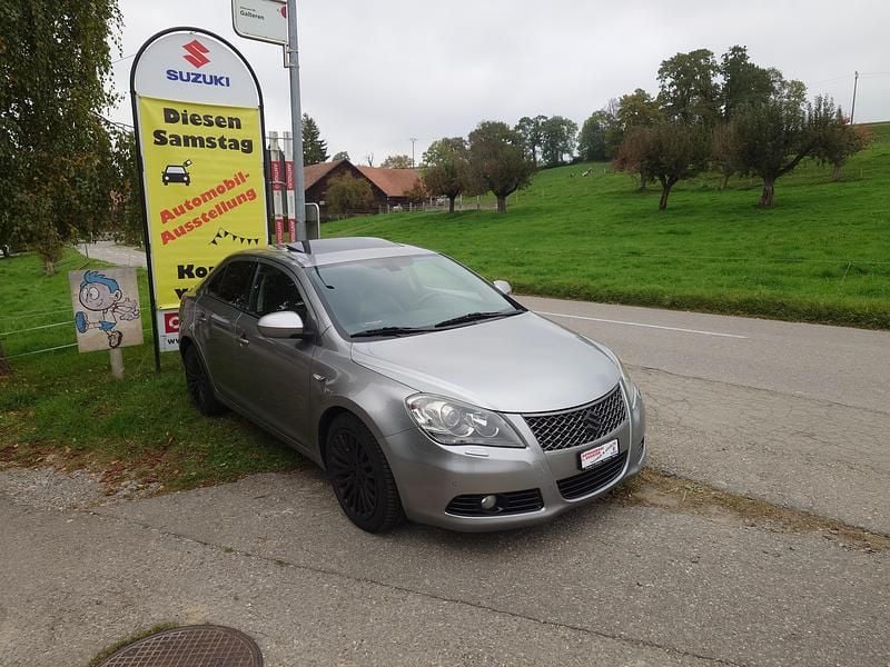 Grau Gebraucht 2010 Suzuki Kizashi GL Limousine | CHF 4’900 - Bild 1/4