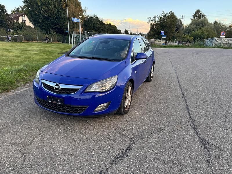 Gebraucht Opel Astra Enjoy 160 PS (117 kW) 2011