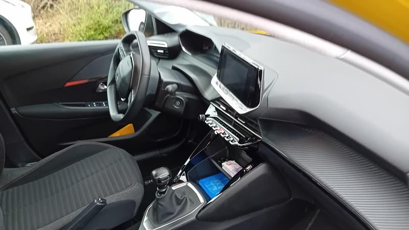 Gebraucht Peugeot 208 Active 101 PS (74 kW) 2022 Kleinwagen