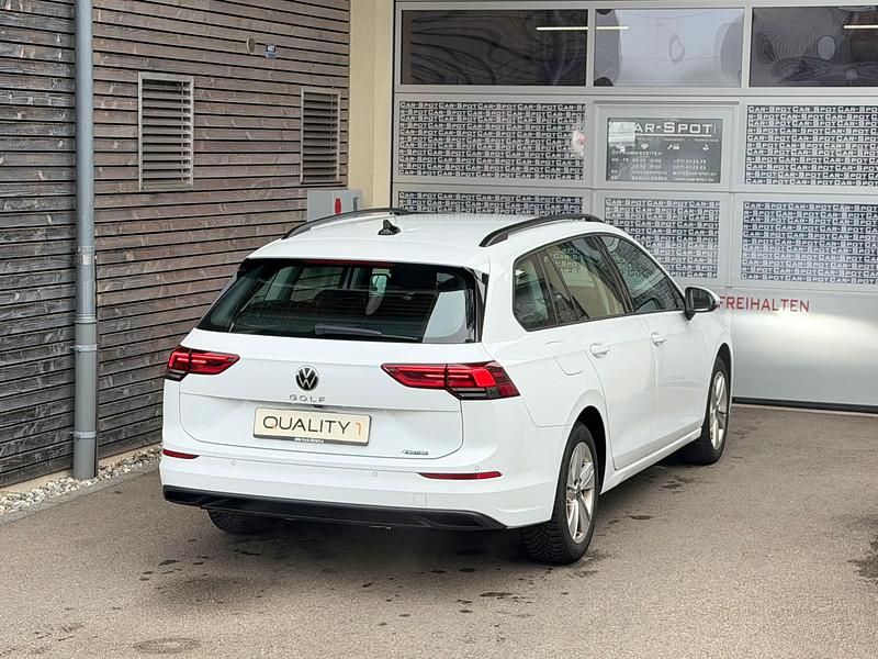 Gebraucht VW Golf VIII Life 150 PS (110 kW) 2022 Kombi