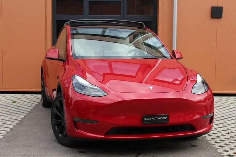 Rot Gebraucht 2025 Tesla Model Y SUV | CHF 29’940 (Superpreis) - Bild 1/4