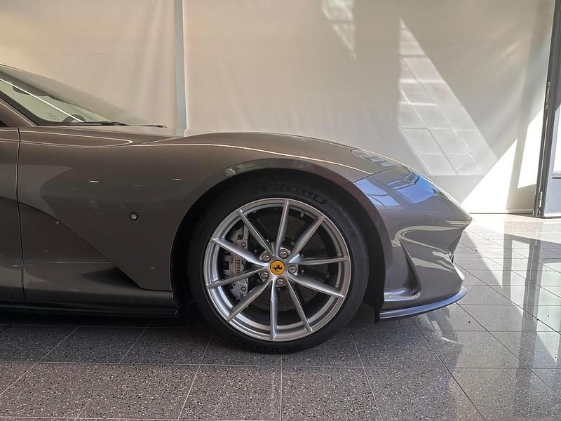 Gebraucht Ferrari 812 796 PS (585 kW) 2022