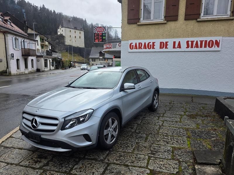 Gebraucht Mercedes GLA200 136 PS (100 kW) 2015 SUV