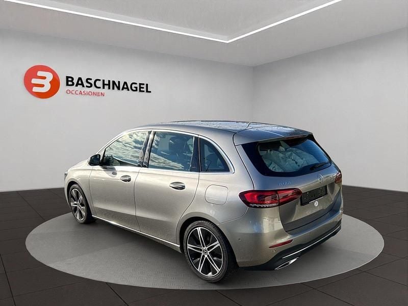 Gebraucht Mercedes B180 Progressive 136 PS (100 kW) 2019 Grau Van / Kleinbus