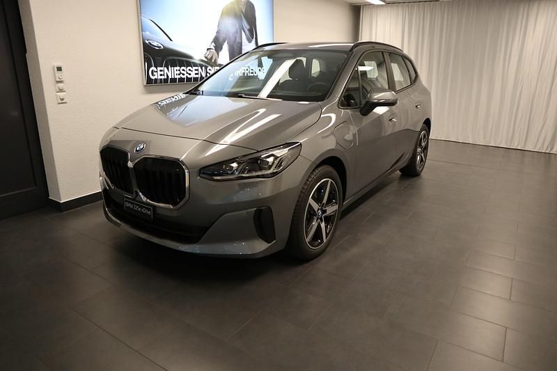 Grau Gebraucht 2023 BMW 225 Luxury Line Kombi | CHF 49’900 - Bild 1/4