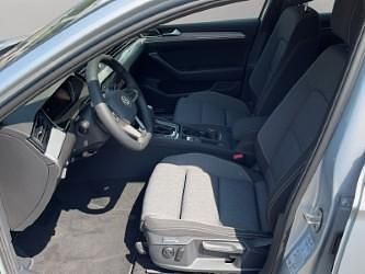 Gebraucht VW Passat Business 150 PS (110 kW) 2023 Silber Kombi