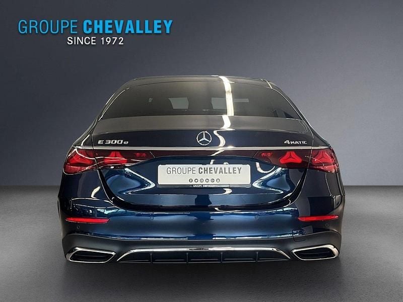 Neu Mercedes E300 333 PS (244 kW) 2025 Blau Limousine