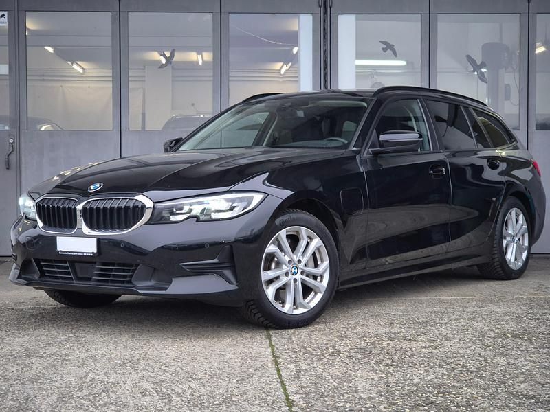 Gebraucht BMW 330e 292 PS (214 kW) 2021 Kombi