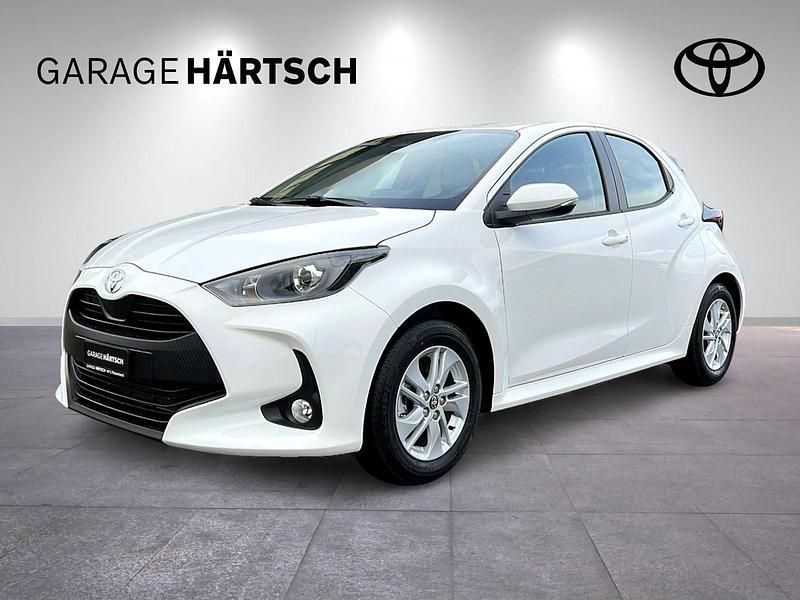 Weiss Neu 2025 Toyota Yaris Hybrid Comfort Limousine | CHF 27’490 (Fairer Preis) - Bild 1/4