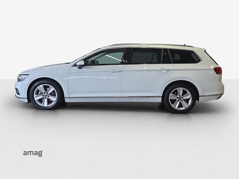 Gebraucht VW Passat Elegance 200 PS (147 kW) 2021 Pure white uni Kombi
