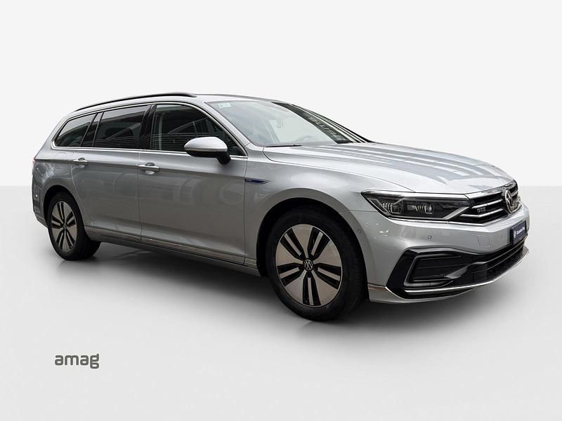 Gebraucht VW Passat GTE 218 PS (160 kW) 2022 Scale silver metallic Kombi