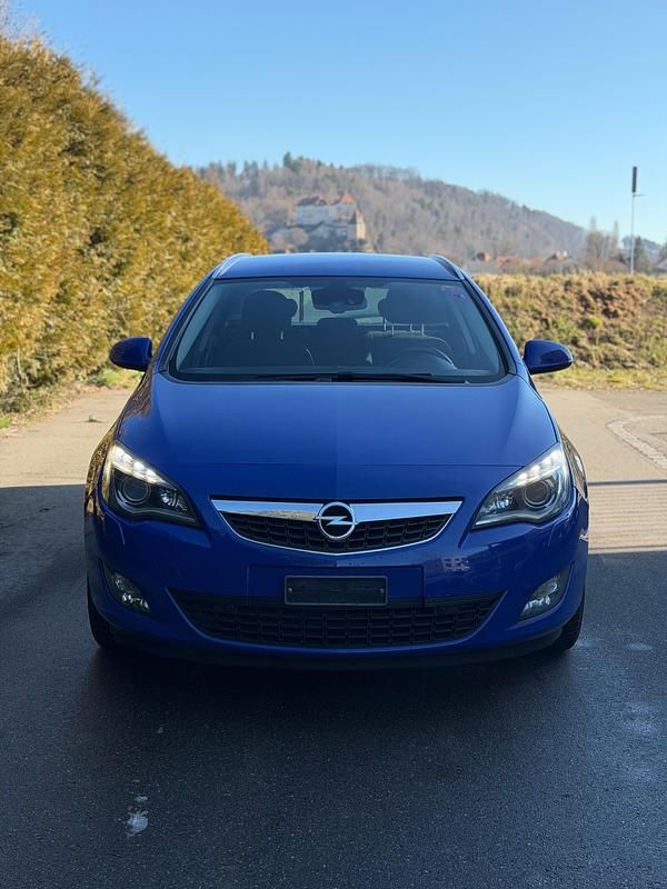 Gebraucht Opel Astra 165 PS (121 kW) 2012 Kombi