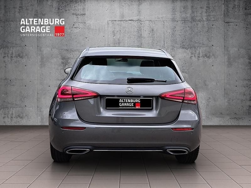 Gebraucht Mercedes A200 Progressive 163 PS (119 kW) 2019 Grau Limousine
