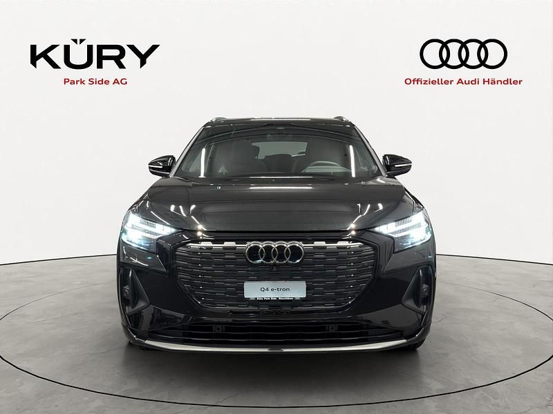 Neu Audi Q4 e-tron Ambiente 210 kW (286 PS) 2026 Schwarz SUV