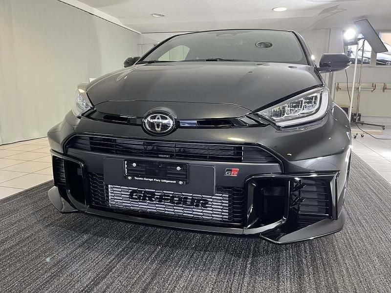 Neu Toyota Yaris Sport 280 PS (205 kW) 2025 Schwarz Limousine