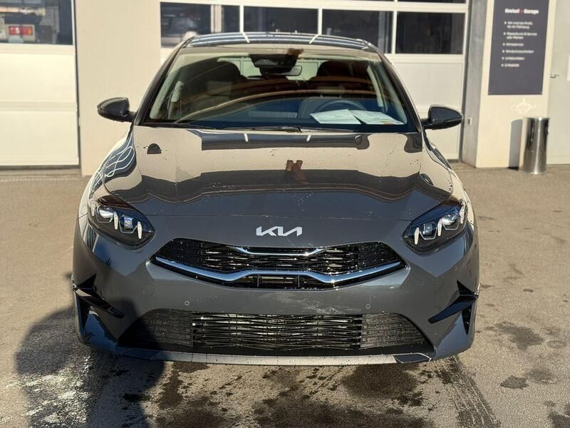 Anthrazit Gebraucht 2024 Kia Ceed Kleinwagen | CHF 36’050 - Bild 1/4