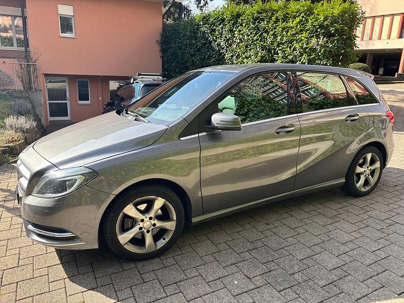 Gebraucht Mercedes B200 2014 Van / Kleinbus