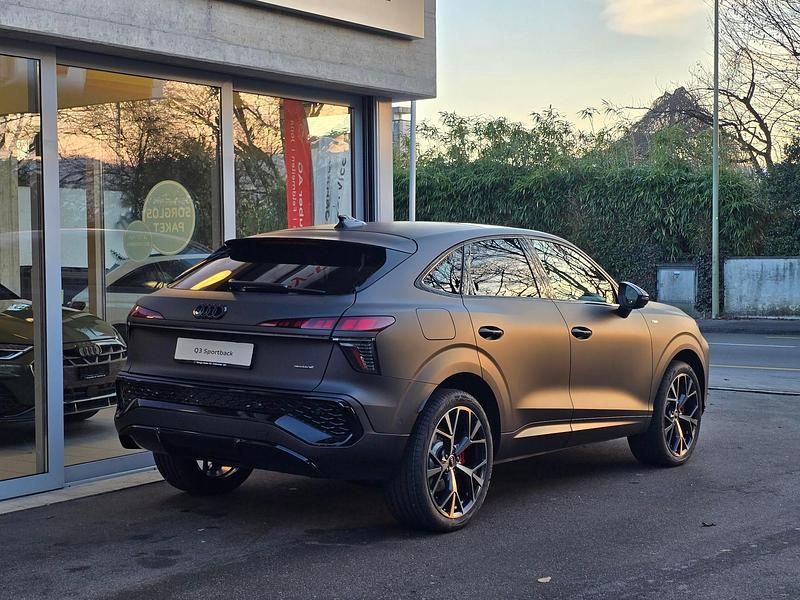Neu Audi Q3 Sportback Ambiente 265 PS (194 kW) 2026 Braun SUV