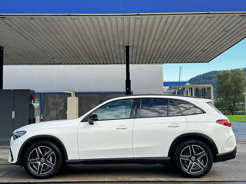 Gebraucht Mercedes GLC200 AMG line 204 PS (150 kW) 2024 SUV