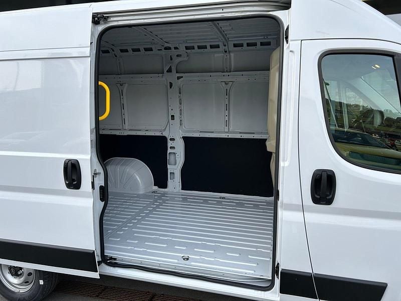 Gebraucht Opel Movano 140 PS (102 kW) 2024 Limousine