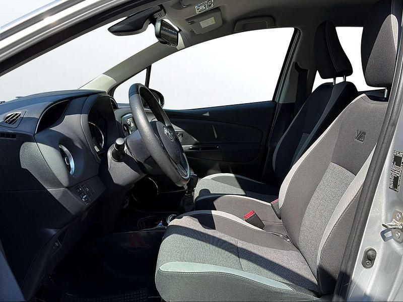 Gebraucht Toyota Yaris Trend 111 PS (81 kW) 2020 Grau Limousine