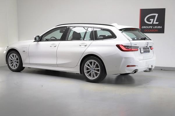 Gebraucht BMW 330e Comfort Edition 183 PS (134 kW) 2022 Weiss Kombi