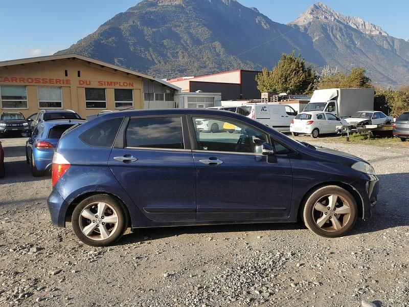 Gebraucht 2004 Honda FR-V Comfort Van / Kleinbus | CHF 700 - Bild 1/4