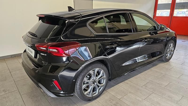 Gebraucht Ford Focus ST-Line X 155 PS (114 kW) 2023 Schwarz Limousine