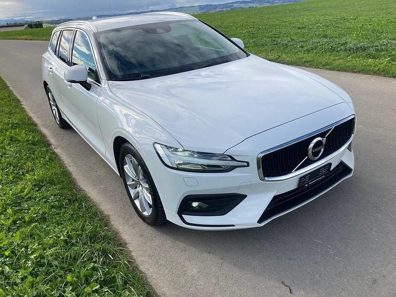 Gebraucht Volvo V60 Momentum 150 PS (110 kW) 2019 Kombi
