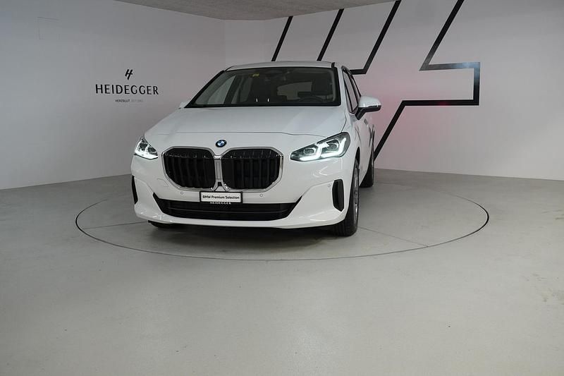 Gebraucht BMW 218 Active Tourer Comfort Edition 150 PS (110 kW) 2022 Weiss Van / Kleinbus