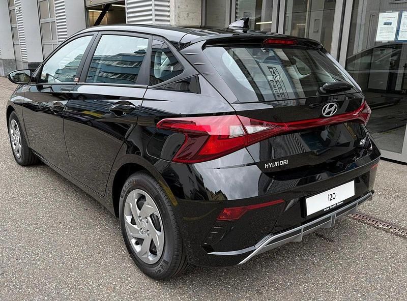 Neu Hyundai i20 100 PS (73 kW) 2025 Limousine