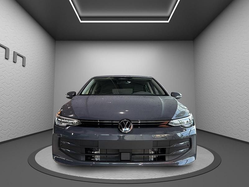 Neu VW Golf VIII Basis 114 PS (83 kW) 2026 Grau Limousine